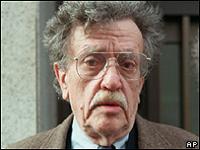 Writer Kurt Vonnegut dies at 84