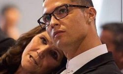 A journalist asks Cristiano Ronaldo: "Why does your mother still live with you?